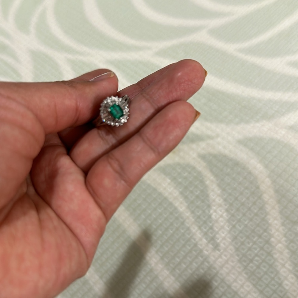 Real platinum 900 Gold &Diamonds..Emerald stone .0.59 CT - Picture 12 of 12